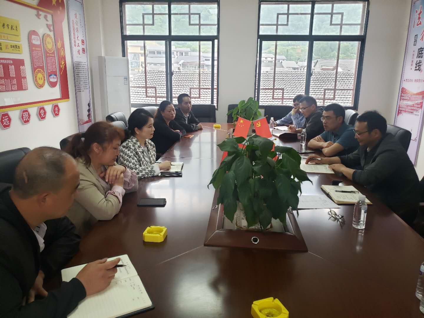 党委书记.jpg 党委书记.jpg