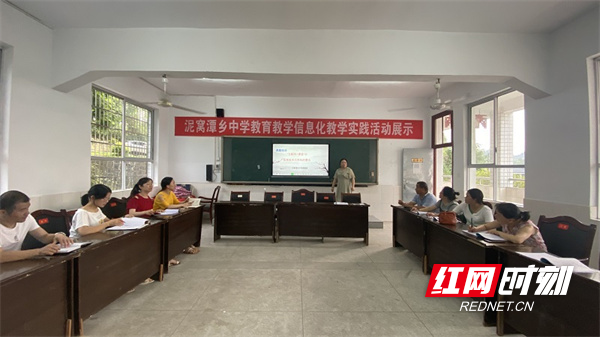 课题研究培训会现场_副本.jpg