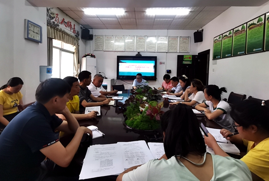 张家界国家森林公园学校召开“清廉问心”自我教育研讨会.jpg