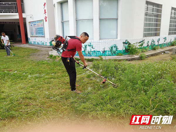 党员义务劳动1_副本.jpg
