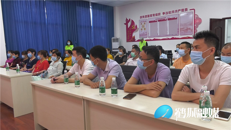 红星街道杨村社区开展防范电信网络诈骗专题培训会（半成品）.mp4_20210610_163615.669.jpg