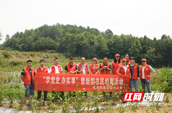 凤凰县委办公室在都里村开展“学党史、办实事”暨新型农民培育活动.jpg