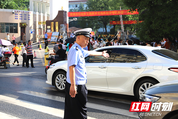 新邵交警圆满完成2021年高考交通安保任务1.jpg