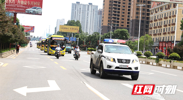 新邵交警圆满完成2021年高考交通安保任务.jpg