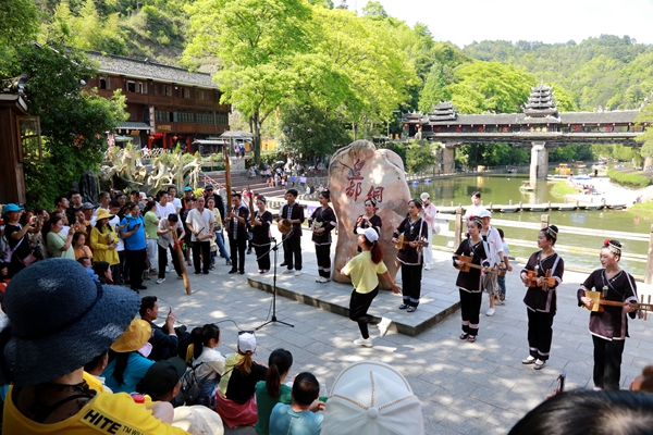 清水平台民俗表演_副本.jpg 清水平台民俗表演_副本.jpg