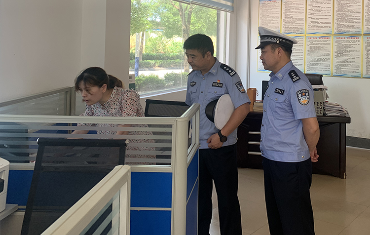 交警 (2).jpg