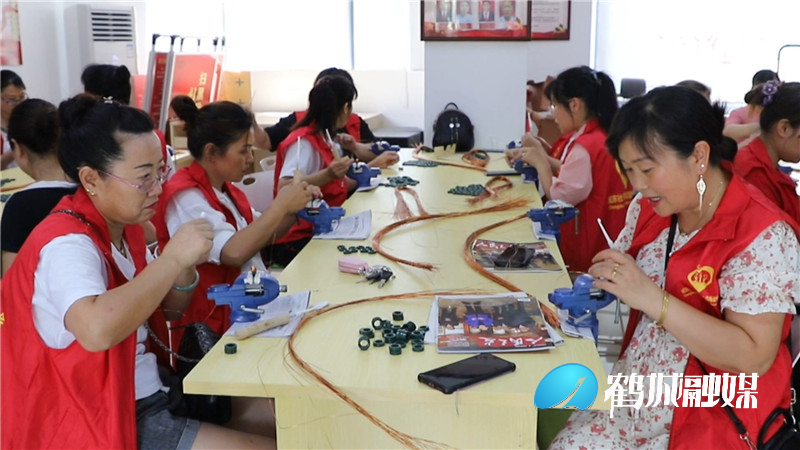城东社区：举办免费手工培训 拓宽居民就业渠道（半成品）.mp4_20210616_213247.859_副本.jpg