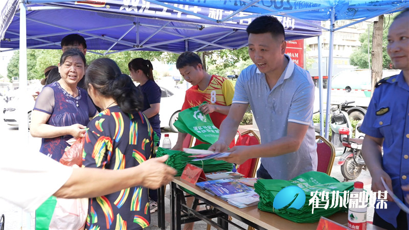 河西街道开展安全宣传咨询日活动.mp4_20210617_214245.783_副本.jpg