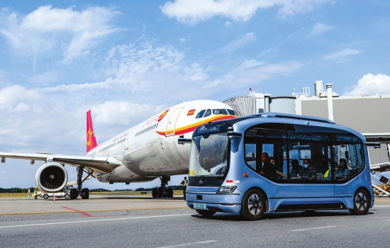 “小宇”进驻长沙黄花国际机场 坐飞机之前先尝鲜无人驾驶巴士