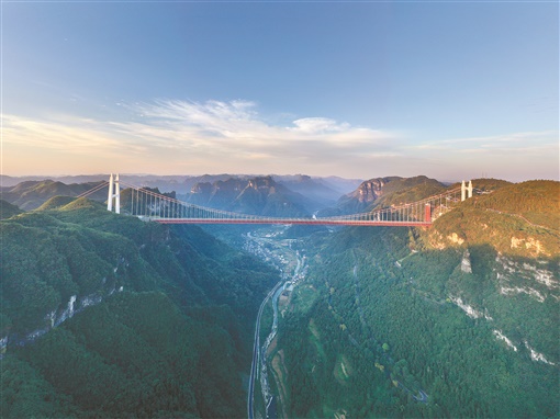 湖湘潮·百年颂丨矮寨大桥建成通车：一桥飞架 天堑变通途