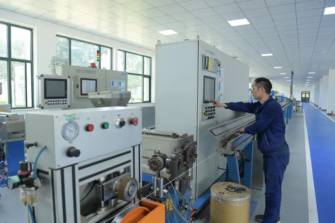 华菱线缆高温挤塑生产线.