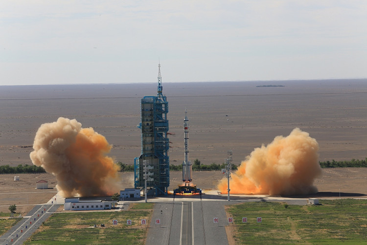 2021年6月17日，酒泉卫星发射中心，神舟十二号载人航天飞船发射升空。（图源：人民视觉）_副本.jpg