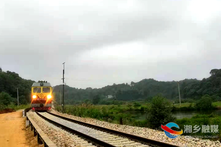 [东郊乡]环境整治助力"两山"铁路如期通车