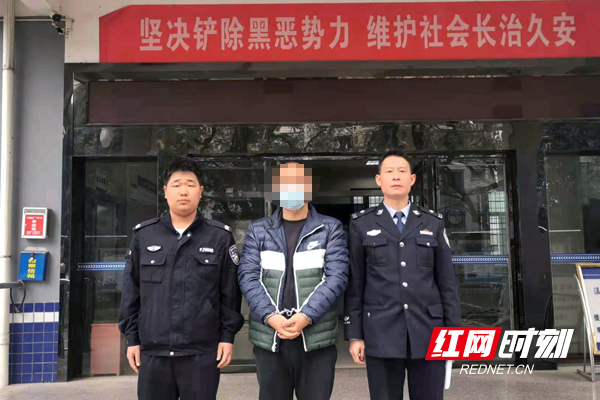 民警将犯罪嫌疑人盛某榜抓获归案.jpg