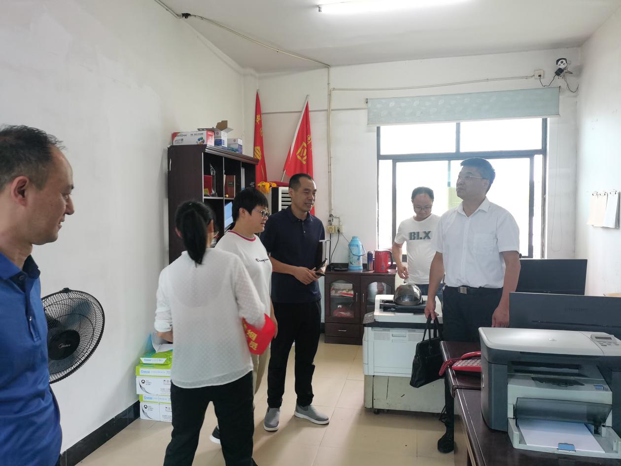 曾峤林深入基层督导建党100年安保维稳、创文等重点工作(图2)