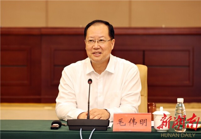 毛伟明在省公安厅调研：全力确保建党100周年政治安全社会稳定