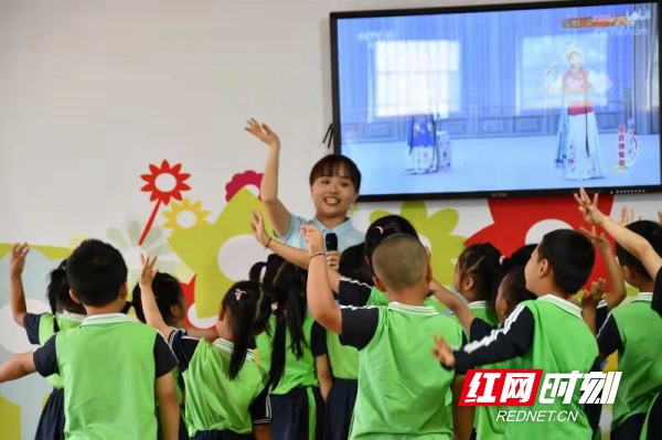 新邵：省城专家为130余名幼儿教师播种打开一扇窗的“种子”_邵商网