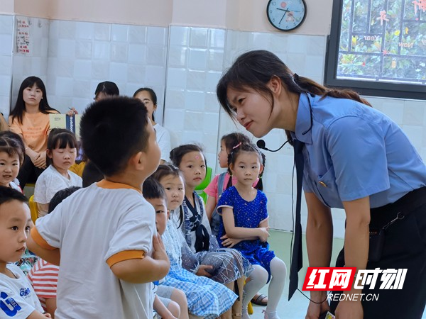 孩子们积极互动回答.jpg