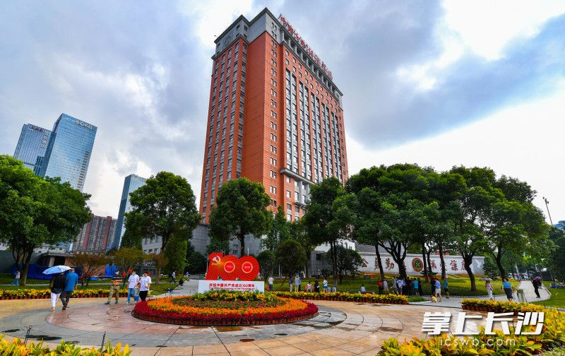 提质改造后的湘雅医院周边环境明显提升。图片均为长沙晚报全媒体记者 邹麟 摄