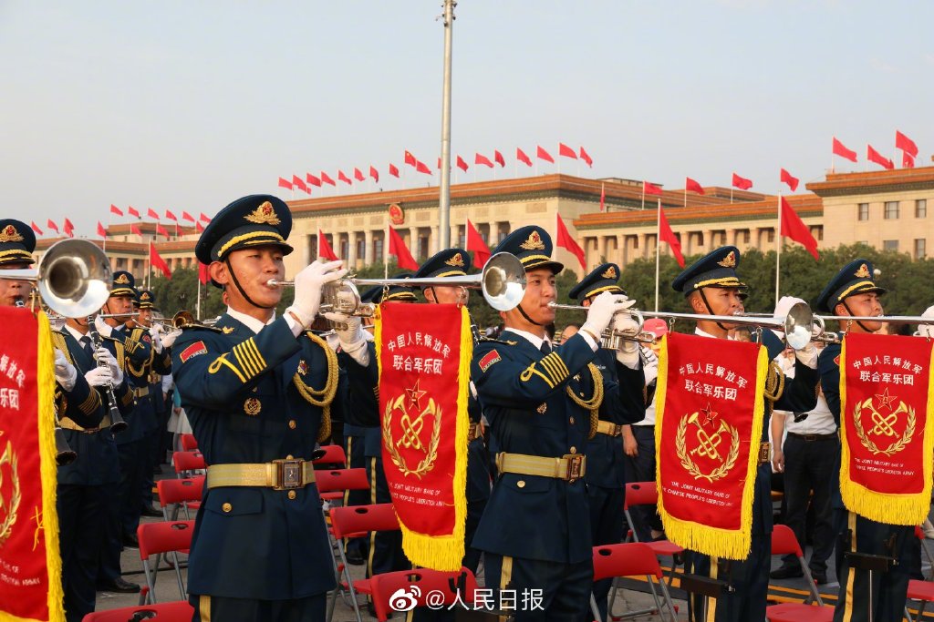 帥!中國人民解放軍聯合軍樂團現場圖