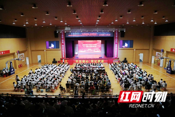 湖南物流职院举行表彰大会暨教职工合唱比赛