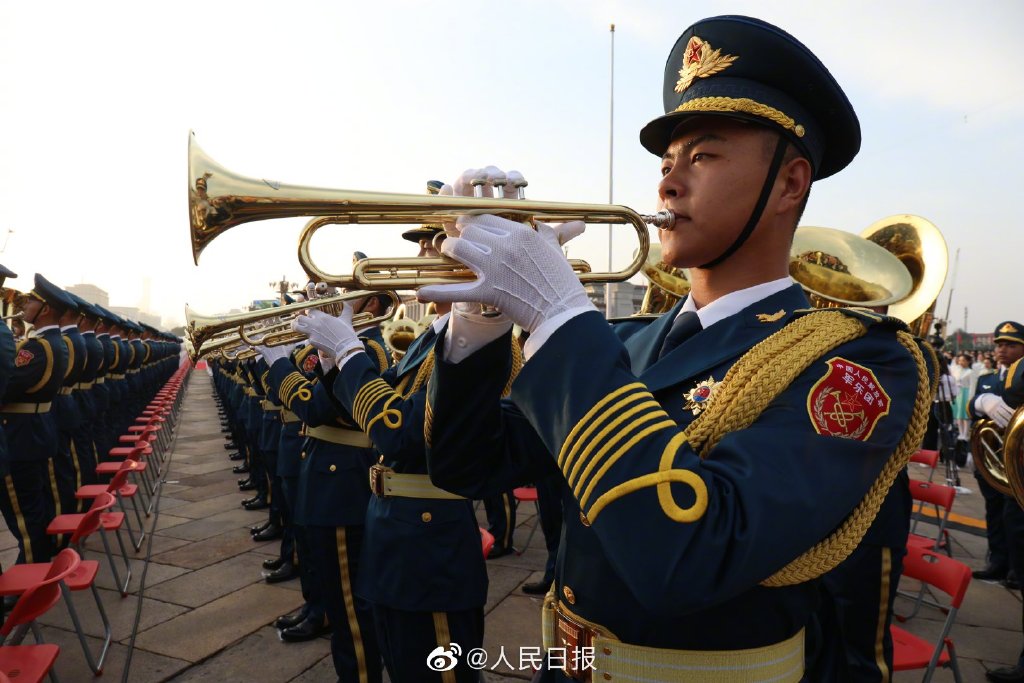 解放军军乐团新式服装图片