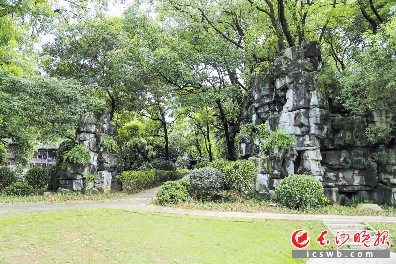 　　民俗村大门拆除后，方便市民游客进出游览。本版图片除署名外均为湖南烈士公园管理处供图