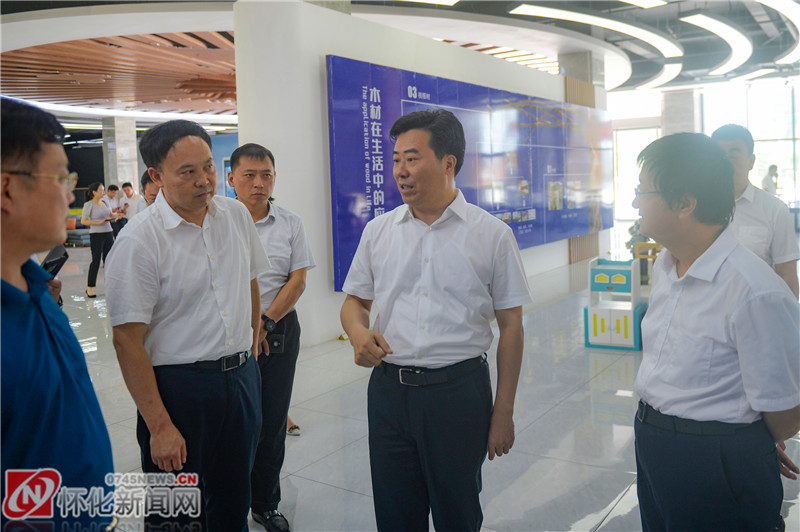 7月5日至6日，市委副书记、市长黎春秋率队在江西省赣州市考察。图为黎春秋考察赣州国际陆港（铁路口岸）