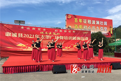 舞蹈《灯火里的中国》.jpg