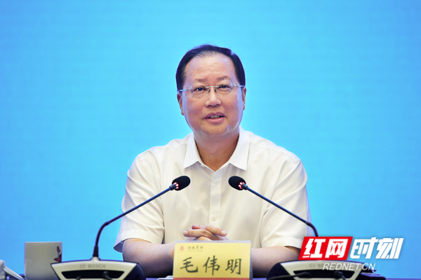 毛伟明在省政府第八次全会上强调 落实省委全会部署 全面完成全年目标任务