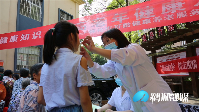 老年健康活动走进华峰社区（半成品）.mp4_20210716_165807.046_副本.jpg