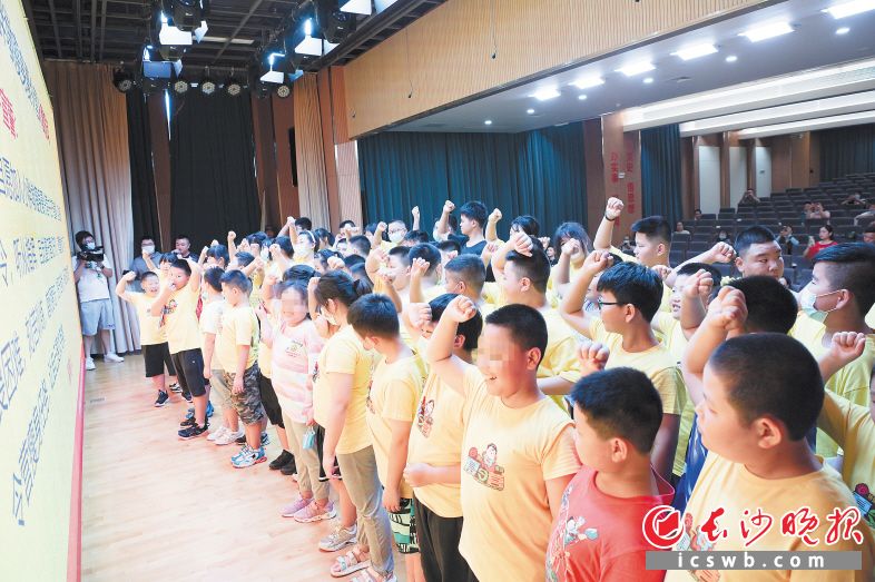 　湖南省儿童医院第19期胖墩夏令营开营，73个孩子平均体重62.23公斤。长沙晚报通讯员 李奇 摄