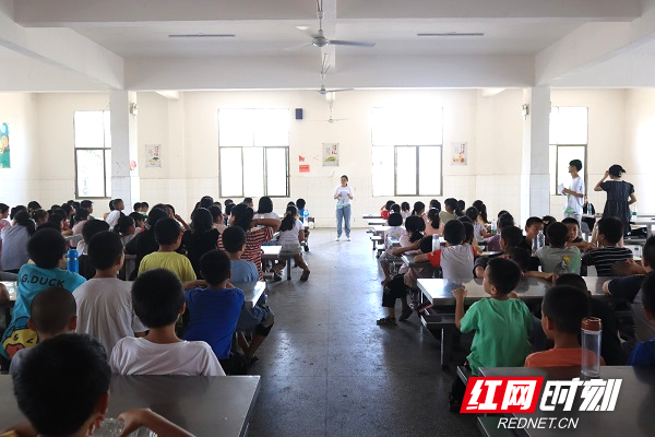 湖南师大数统院暑期社会实践团开展红色故事进校园活动