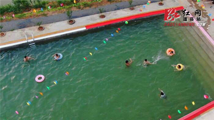 道县：退伍军人自费建泳池 免费为留守儿童培训游泳