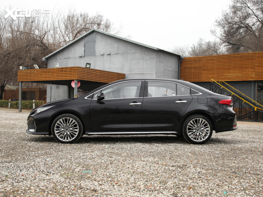 一汽丰田2021款傲澜