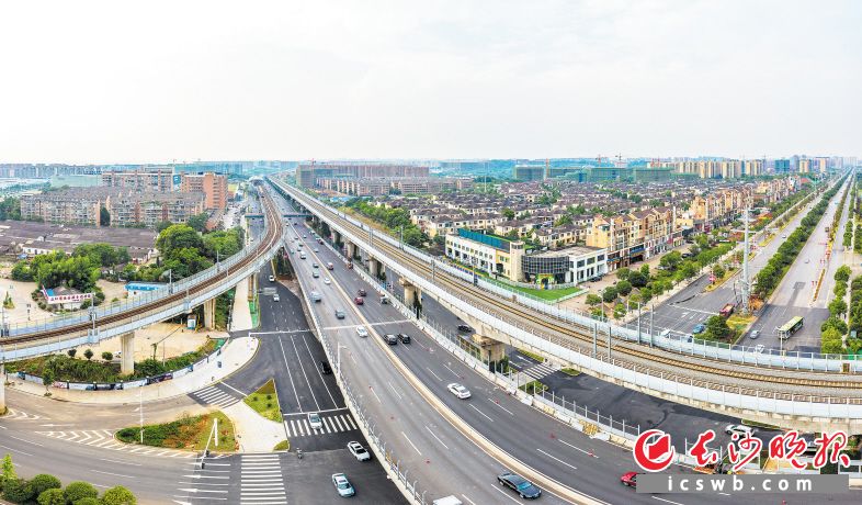 　　芙蓉南路、长株潭城铁等多个长株潭一体化重要交通项目集聚在天心。