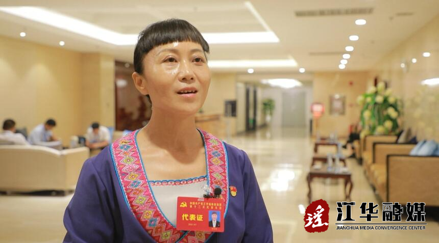 邓华玲.jpg 邓华玲.jpg