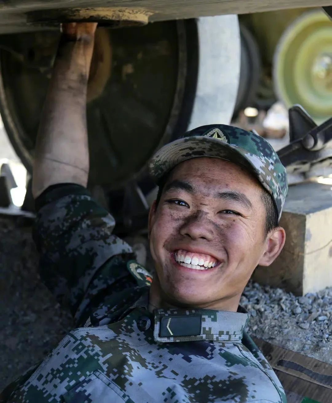 这,就是中国军人的模样!