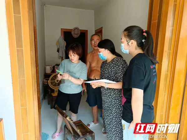 进行入户核查和登记.jpg