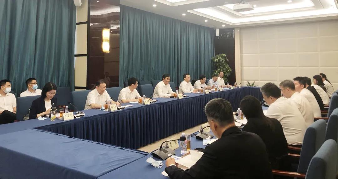 何报翔在深会见民营企业500强等知名企业代表1.jpg