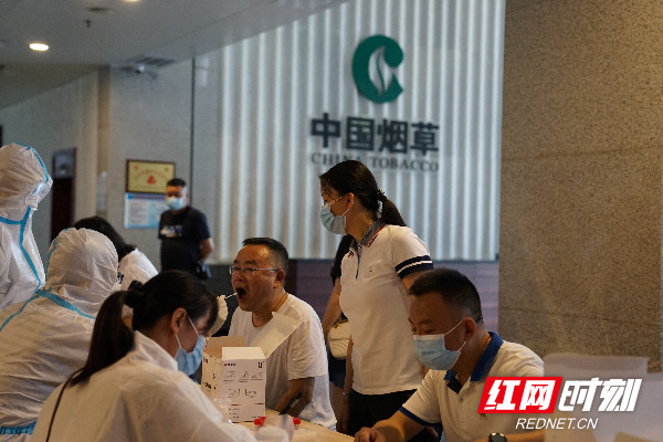 长沙市局第一时间组织全员核酸检测2_副本.jpg
