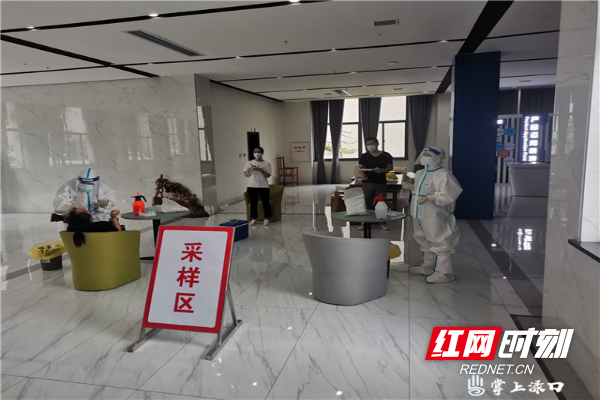 核酸检测现场2.jpg