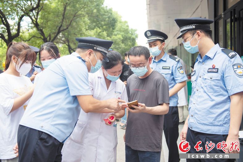 　　长沙公安、卫健、数据资源等部门联合作战，及时阻断疫情传播链条。长沙晚报全媒体记者 郭雨滴 摄
