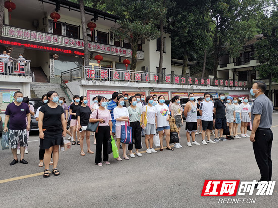 通津铺驰援零阳镇医疗队 镇长王军做动员讲话_副本.jpg