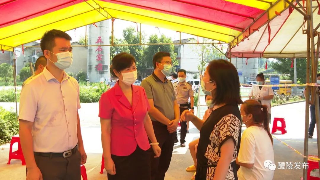 贺小玲赴枫林镇督导防疫工作