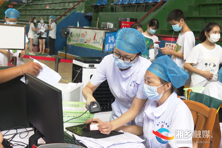 接种护士细心录入疫苗编码。.png 接种护士细心录入疫苗编码。.png