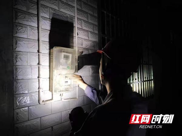 国网凤凰县供电公司开展反窃电暨安全用电检查。.jpg