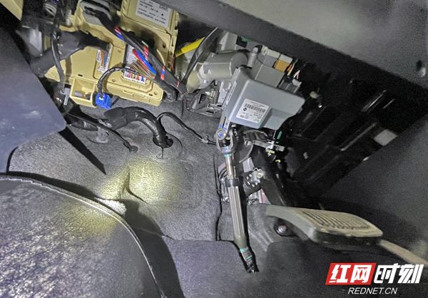 转向柱.jpg 转向柱.jpg