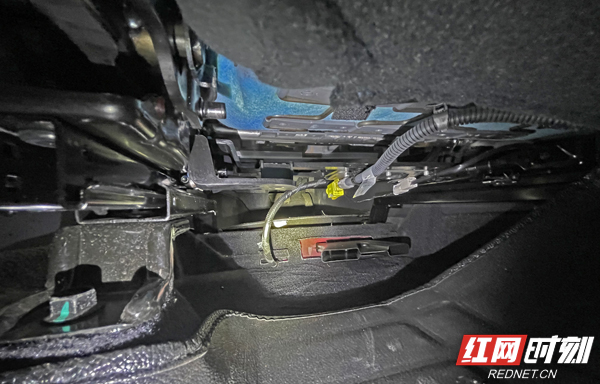 座椅导轨.jpg 座椅导轨.jpg