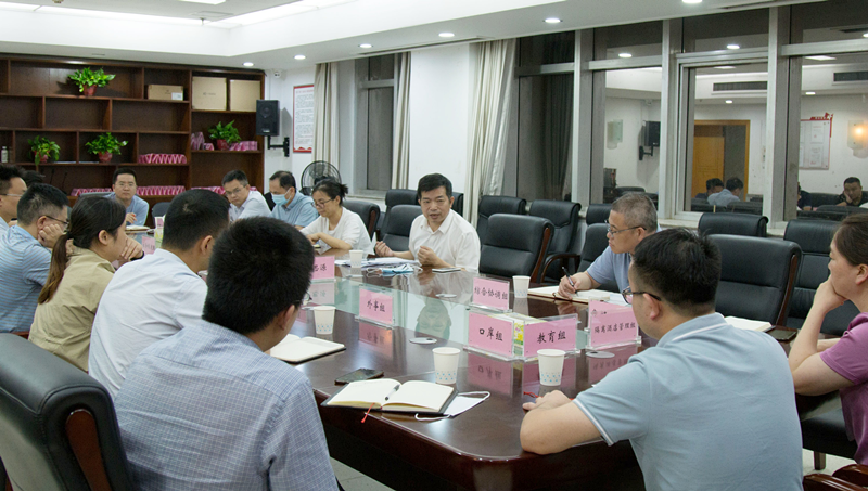 8月9日18时30分，市卫健委党组副书记、副主任，疫情防控组组长王新良召开每日情况报告会议。